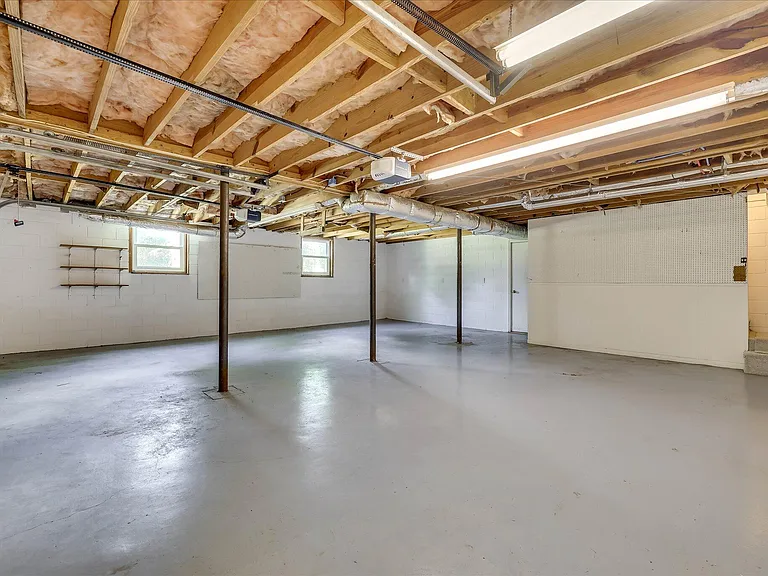 2111 Huron Dr — Photo 40