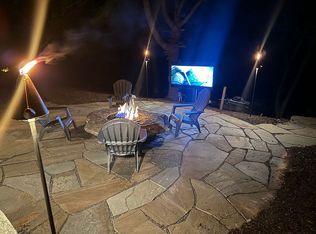 9 Hardbargain Rd, Oak Ridge, NJ 07438