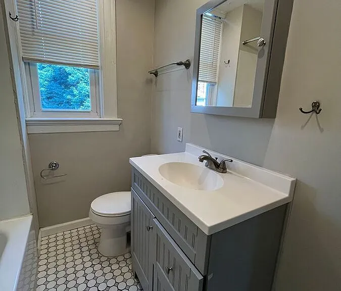 2 W Walnut St #4 — Photo 5