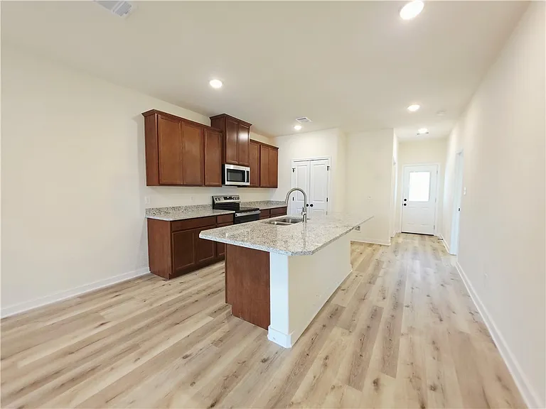 142 E Martin Luther King Dr — Photo 3