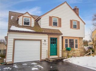 227 Thorncliffe Dr, Rochester, NY 14617