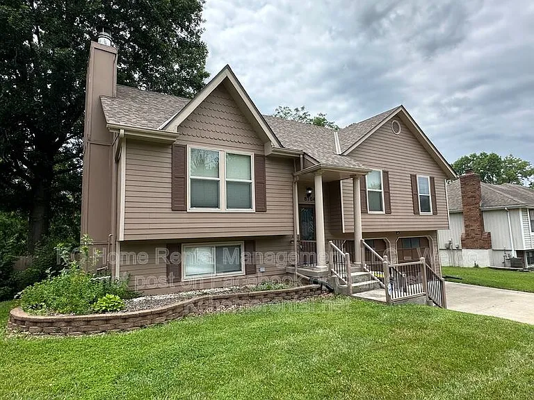 8704 N Shannon Ave — Photo 3