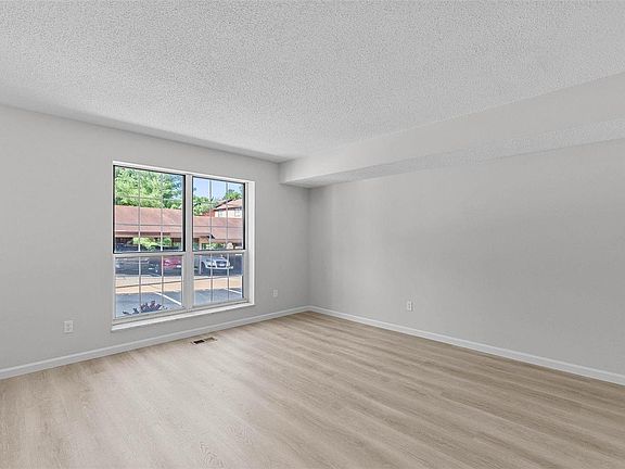 4th image of 10521 Roseton Ct