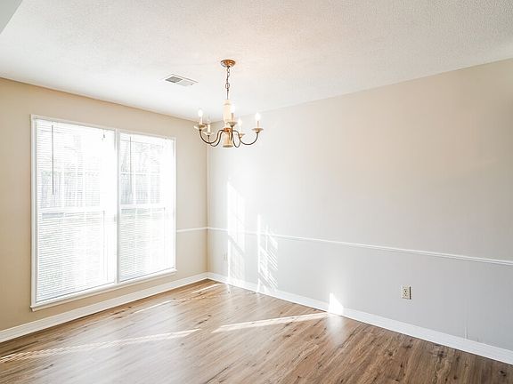 5th image of 820 Lake Terrace Dr