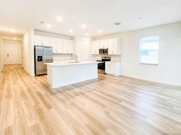 8666 Dahlia Cir, Port Saint Lucie, FL 34986