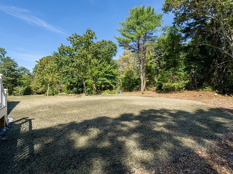 65 Great Neck Rd — Photo 8