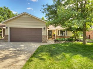42645 Somerset Dr, Canton, MI 48187
