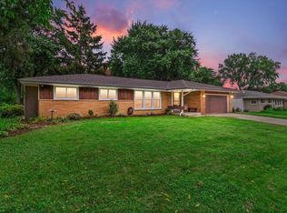 6420 Mansfield Dr, Greendale, WI 53129