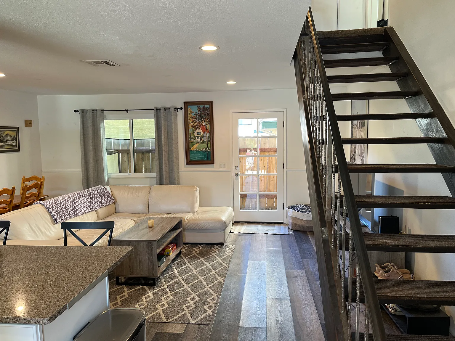 3 bed, 1.5 bath, 1107 sqft, $2,800 — Photo 2