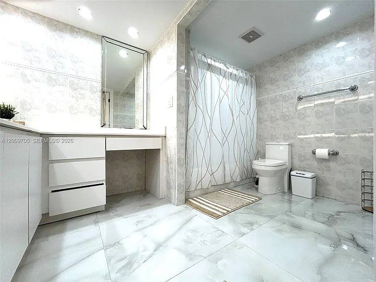 6039 Collins Ave #1507 — Photo 12