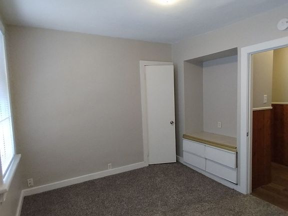 3rd image of 832 W 8th St APT 4