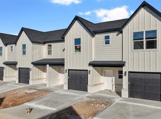 1701 Cuppett Cir, Pea Ridge, AR 72751