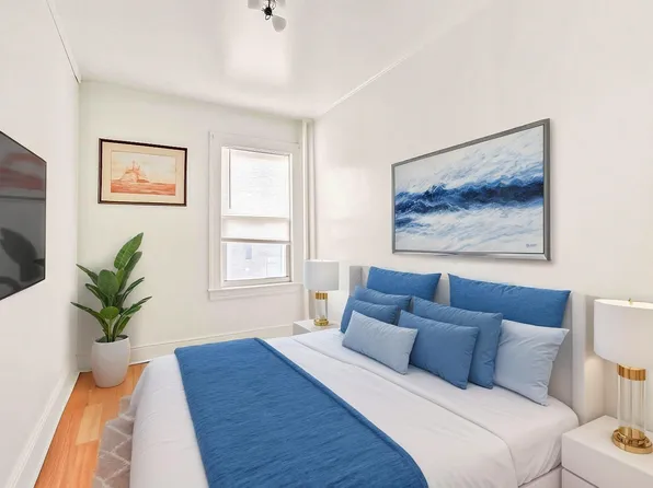 23-13 Ditmars Boulevard image 6 of 18