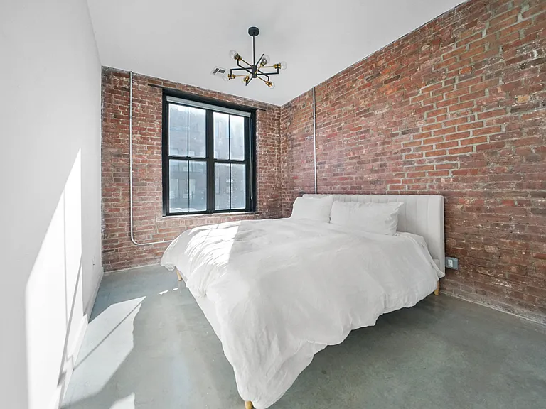 38 Roebling St #2C — Photo 8