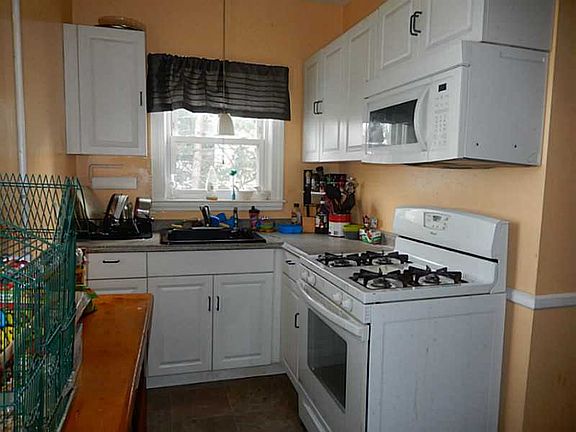 2nd image of 12 Henry St