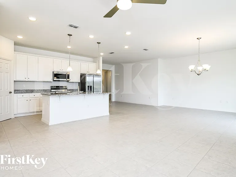 1622 Isleta Loop — Photo 3