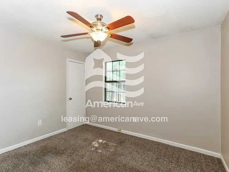 8230_011_bedroom_12.jpg