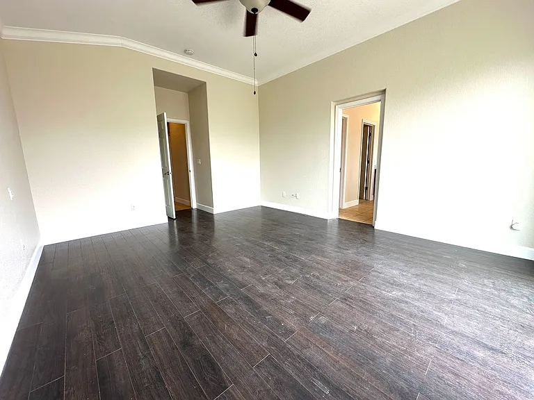402 Albrecht St — Photo 15
