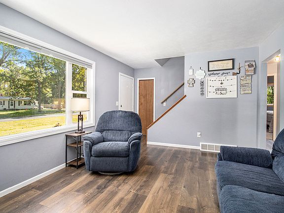 4th image of 51494 Pleasant Dr