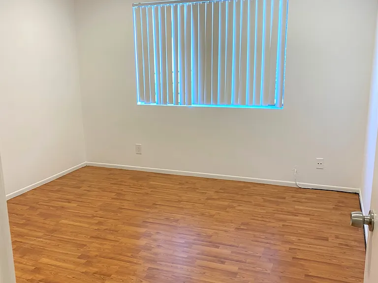 5246 Agnes Ave #204 — Photo 15
