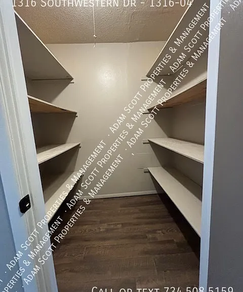 1316 Southwestern Dr #4 — Photo 2