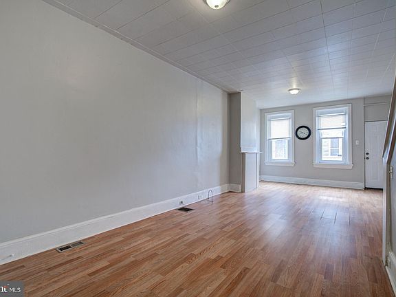 4th image of 2069 E Monmouth St