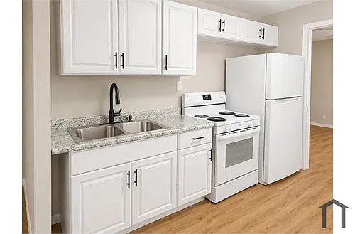 503 Woodlawn Ave #16 Photo 1