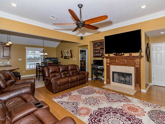 4th image of 156 Windermere Cir