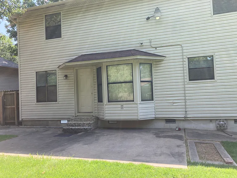 4601 Randolph Rd — Photo 34