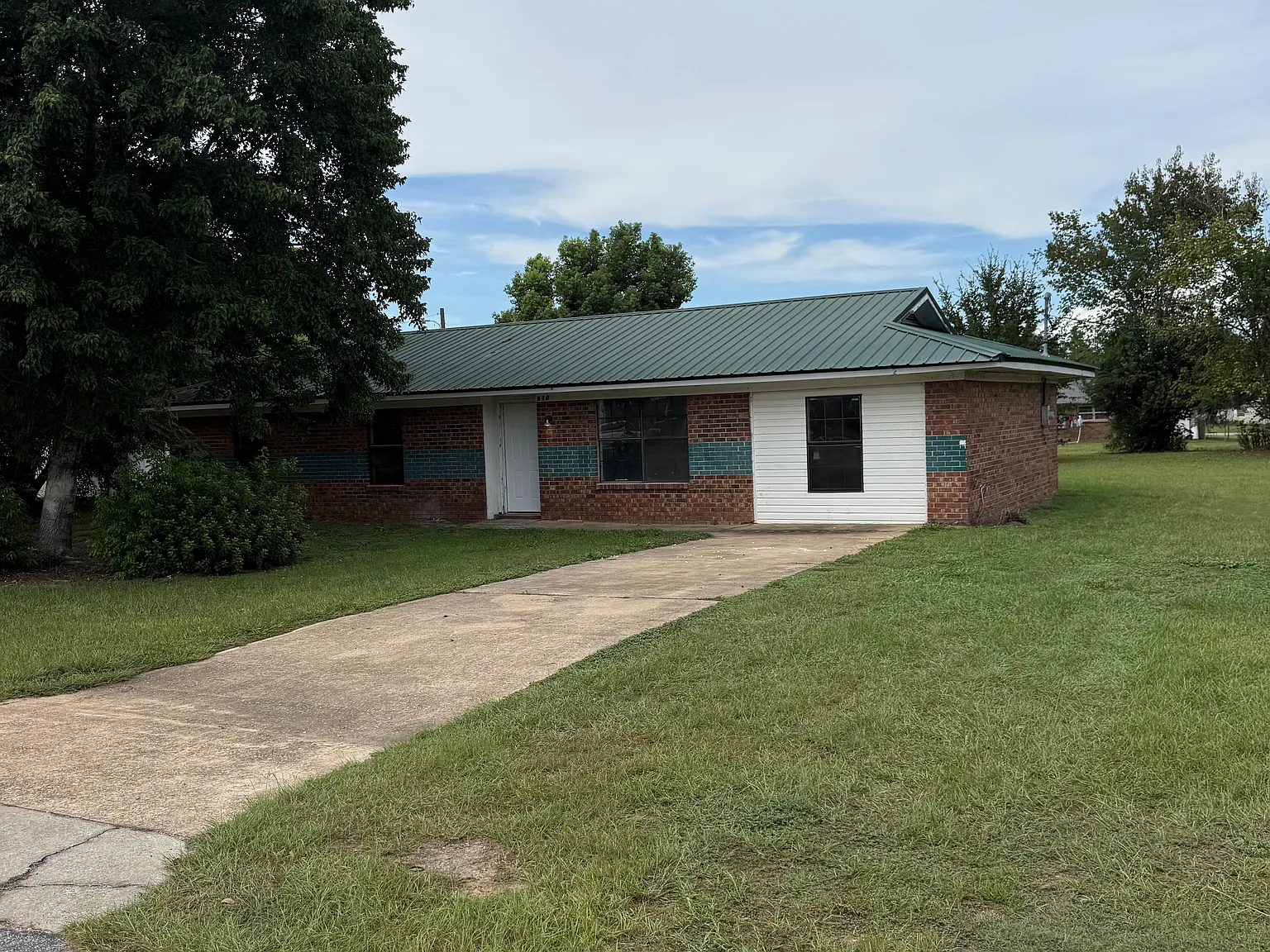 4 bed, 1.5 bath, 1300 sqft, $1,400 — Photo 4