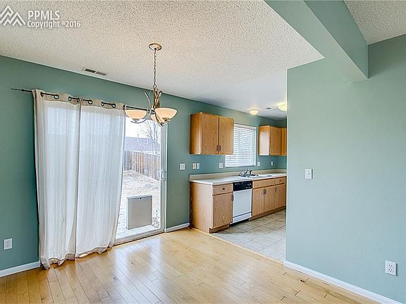 Dining area with walk-out