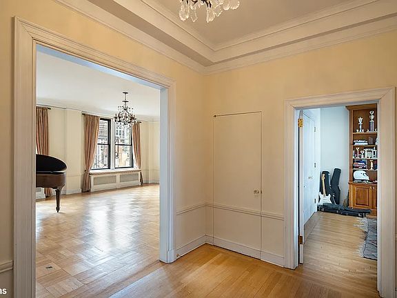 5th image of 993 Park Ave
