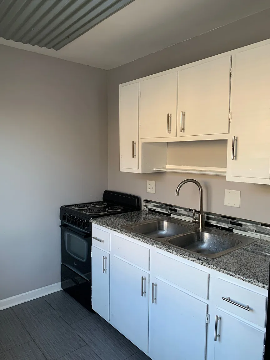 771 Northview Ave APT A photo 1