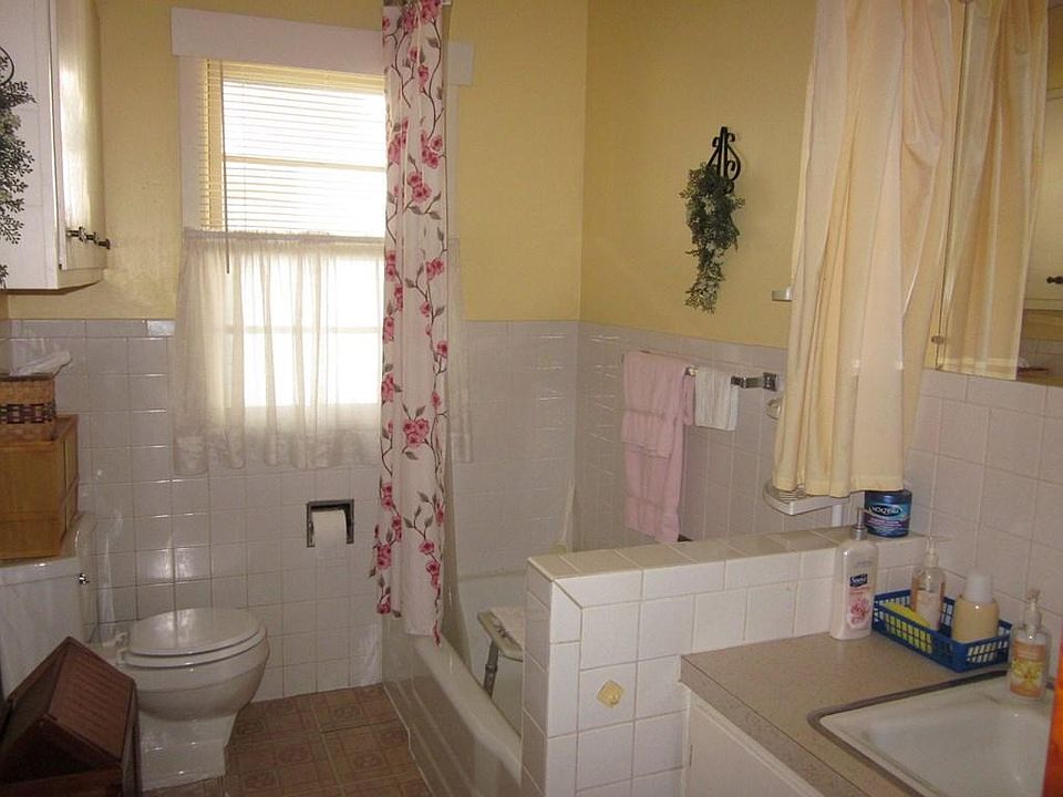 1st image of 1023 E Washington St
