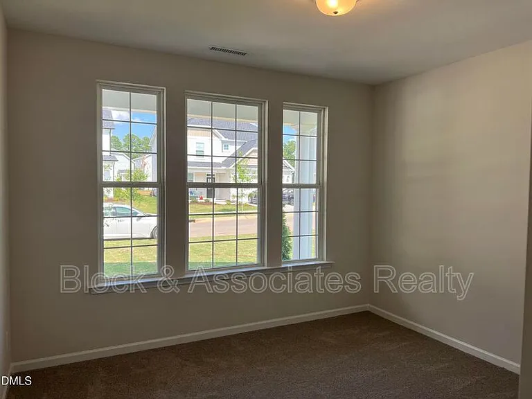 262 Streamliner Blvd — Photo 14