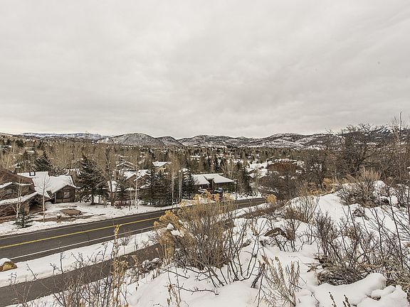 3rd image of 3009 Meadows Dr