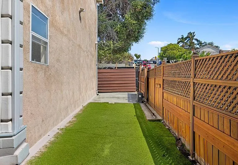 1686 S Rimpau Blvd — Photo 10