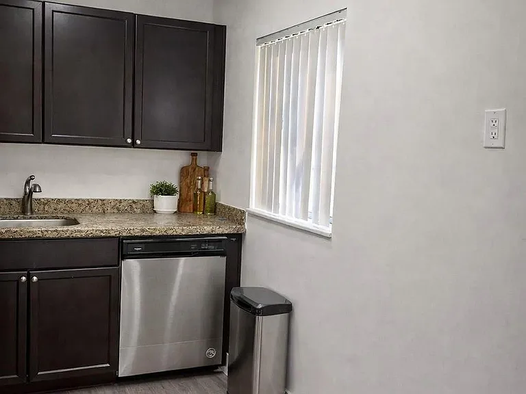 1120 Meadows Cir #1120 — Photo 3