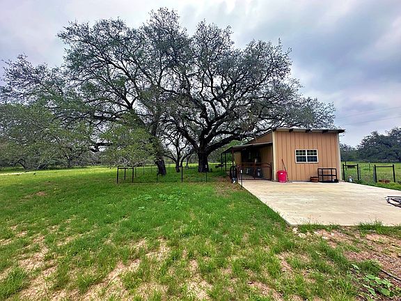 5th image of 586 Jenschke Ln