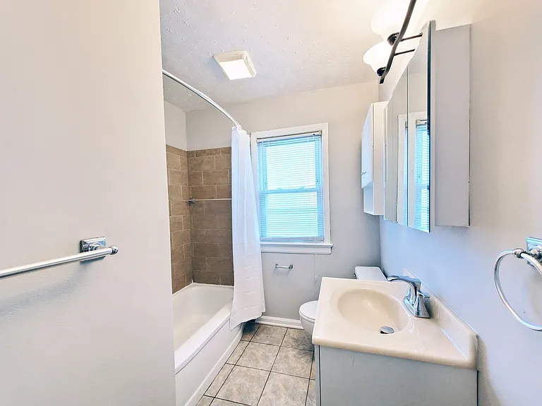 18512 Lewis Dr — Photo 10