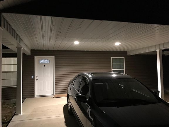 2nd image of 902 Vinewood Ln #B