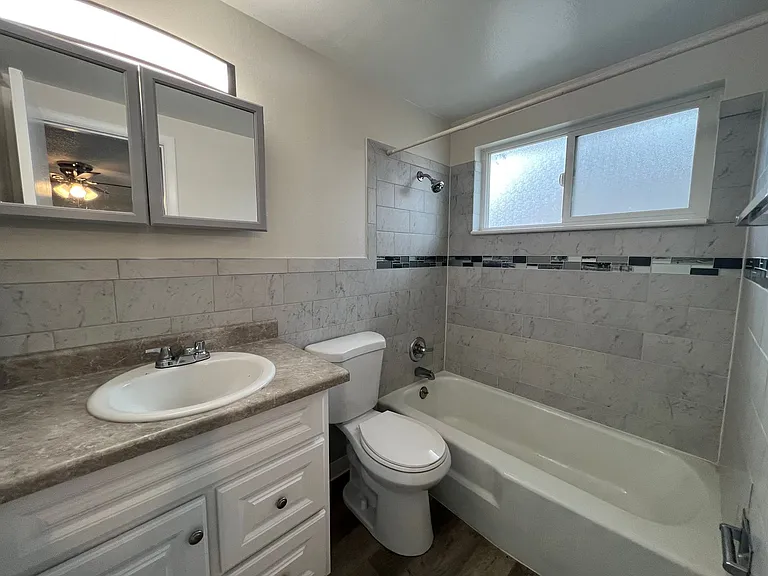 10th Street Square Apartments — Photo 19