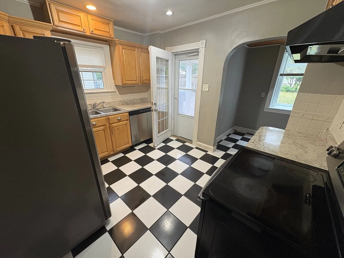 663 Eastmoor Blvd — Photo 3