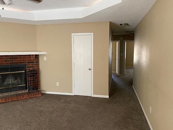3rd image of 707 SW 37th St #707