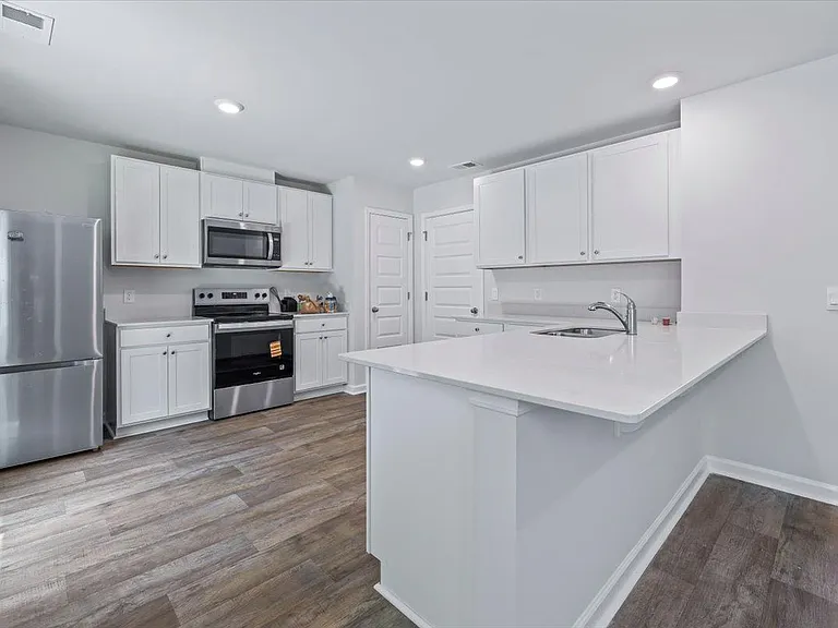 117 Azure Dr — Photo 8