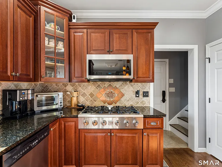 181 Martha Way — Photo 14
