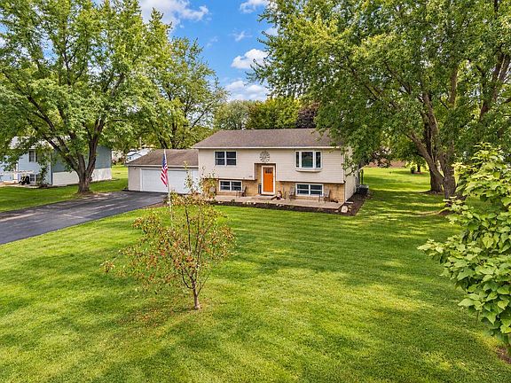 3rd image of N5889 Lakeview COURT E E