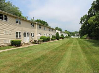 144 E Main St APT 13D, Clinton, CT 06413