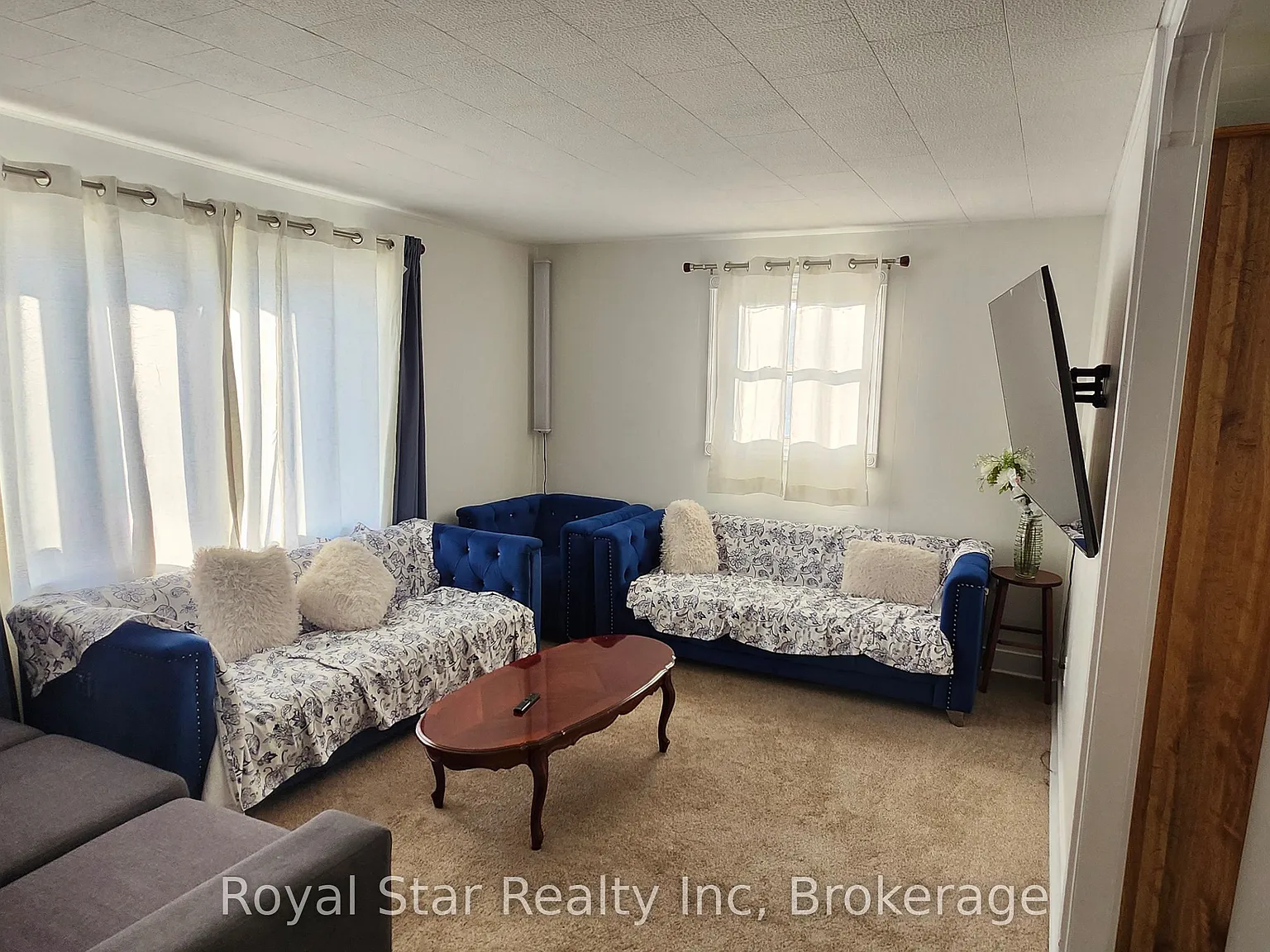 3 bed, $2,700 — Photo 2
