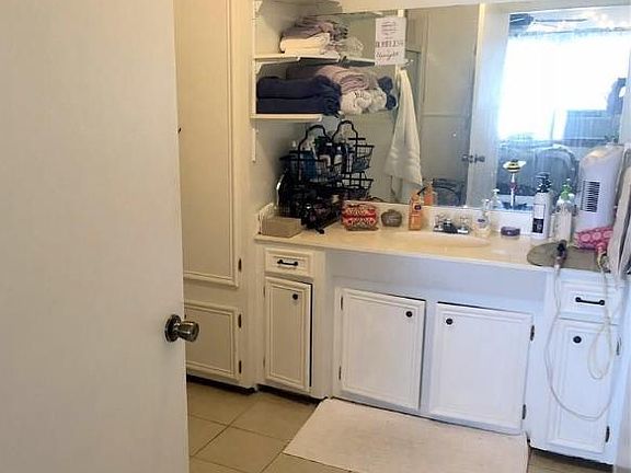4th image of 941 N 12th St